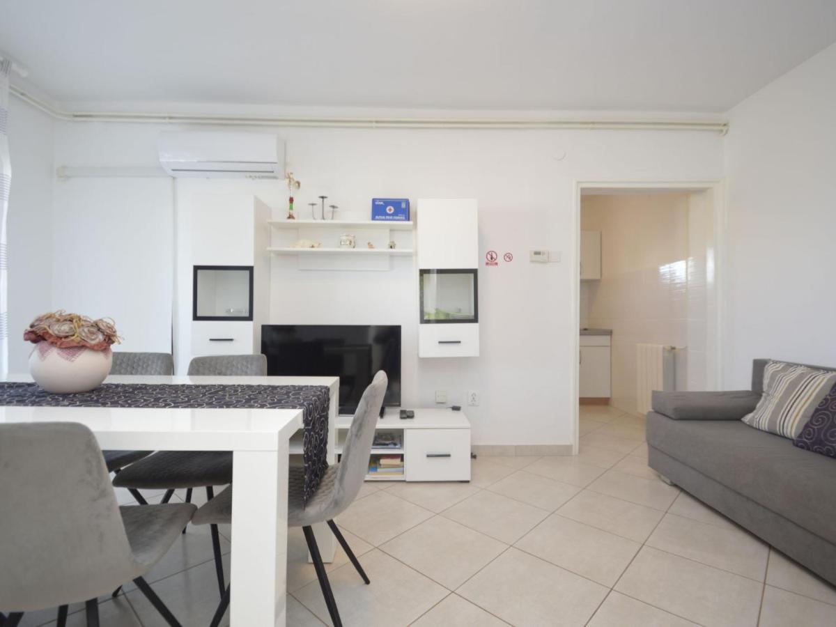 Apartment Bozac - Pul480 By Interhome