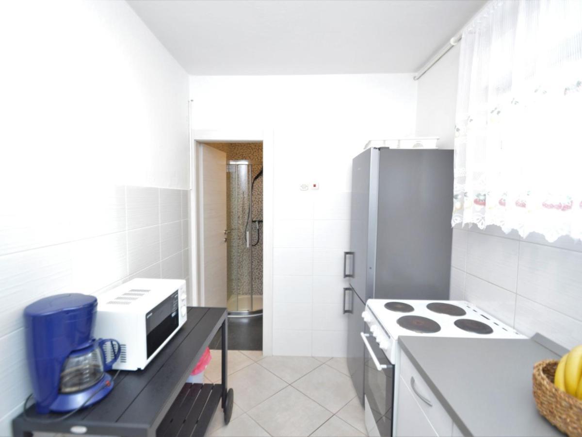 Apartment Bozac - Pul480 By Interhome